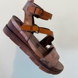 EUC Pierre Dumas Lisle Platform Strappy Sandals 8 Comfy 2.5”